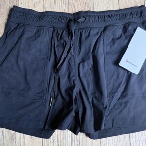 lululemon athletica Dance Studio high-rise Shorts 3.5” - size L